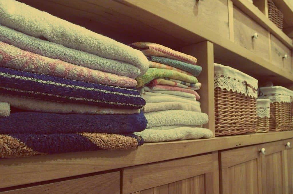 Living in an Apartment with a Laundry Room: Pros and Cons